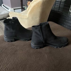 Light weight black low boots great for winter